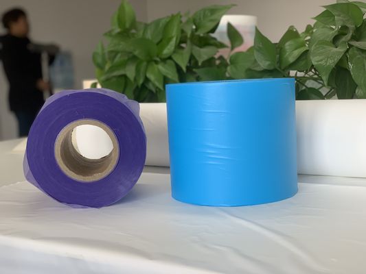 Miękka włóknina 24 g / m2 Oddychająca folia PE Oddychająca folia na pieluchy dla dorosłych