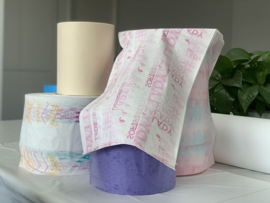 Miękka włóknina 24 g / m2 Oddychająca folia PE Oddychająca folia na pieluchy dla dorosłych
